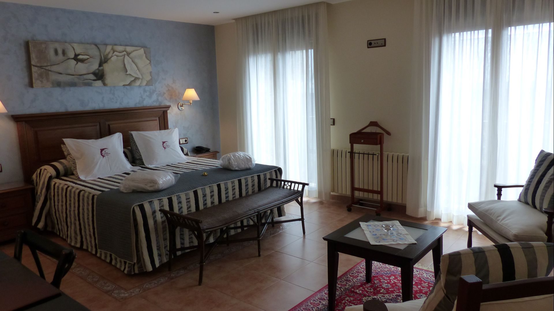 habitacion-suite-cama-salon-decoracion-clasica-hotel-les-truites-pas-de-la-casa-andorra habitacion-suite-cama-salon-decoracion-clasica-hotel-les-truites-pas-de-la-casa-andorra